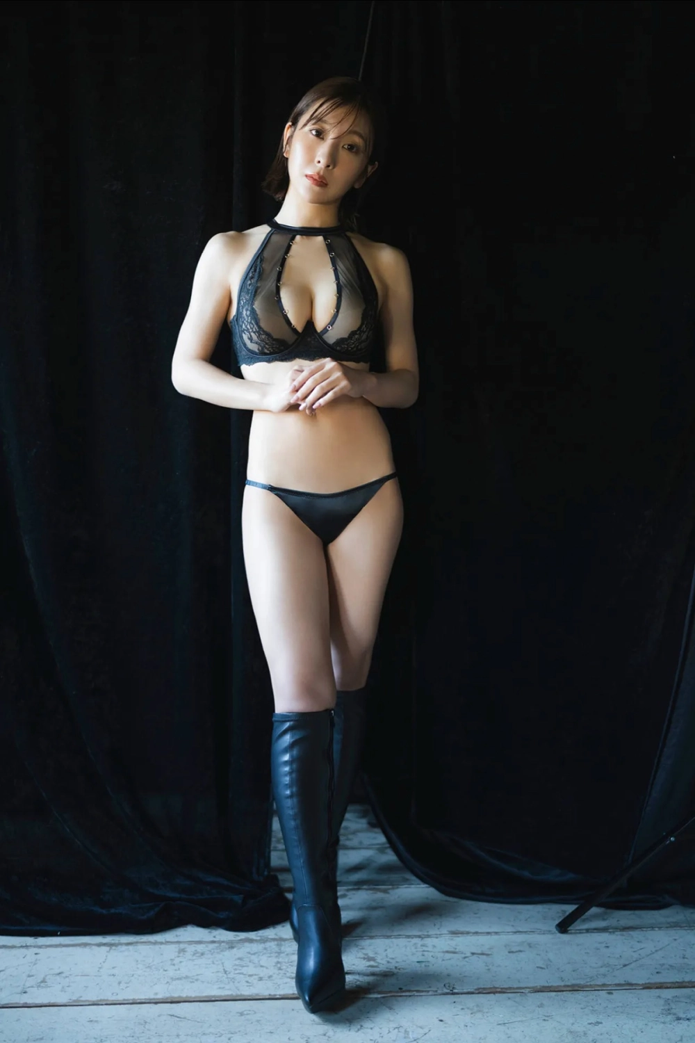 Admire the sensual aura of Narumi Itano