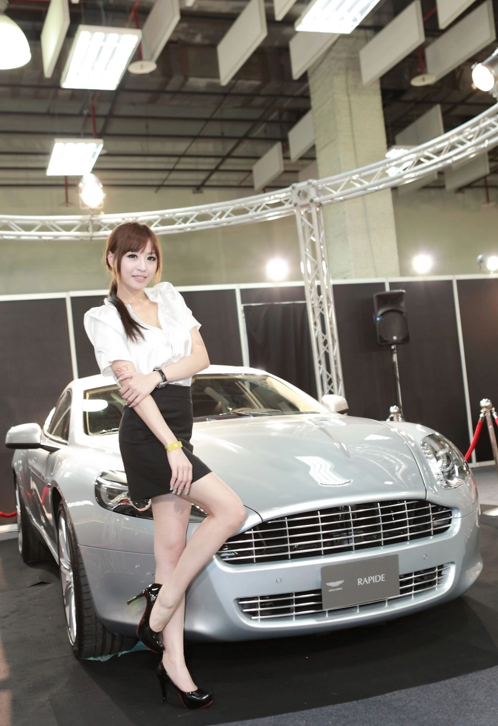 We are simply mesmerized by the aura of Ni Qianling