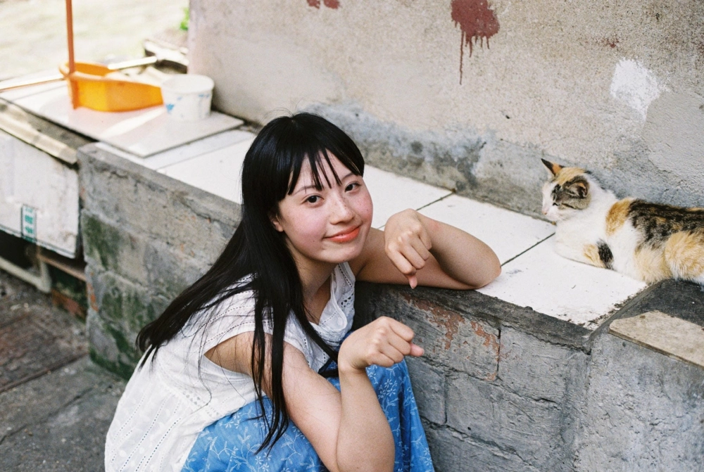 Nian Zi's thoughtful and serene outdoor photos