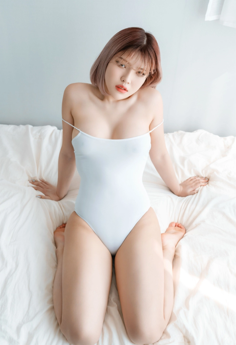 Explore Oh Duck Hwa (오덕화) latest photos and trends