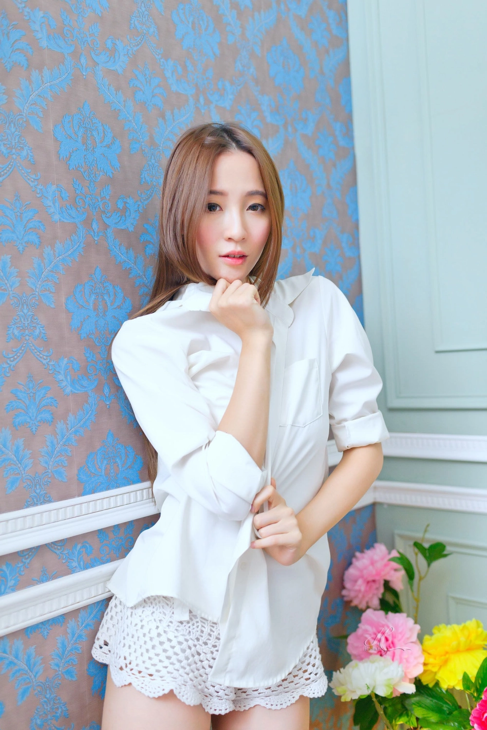 This hot babe elevates the Oyasukyo backdrop