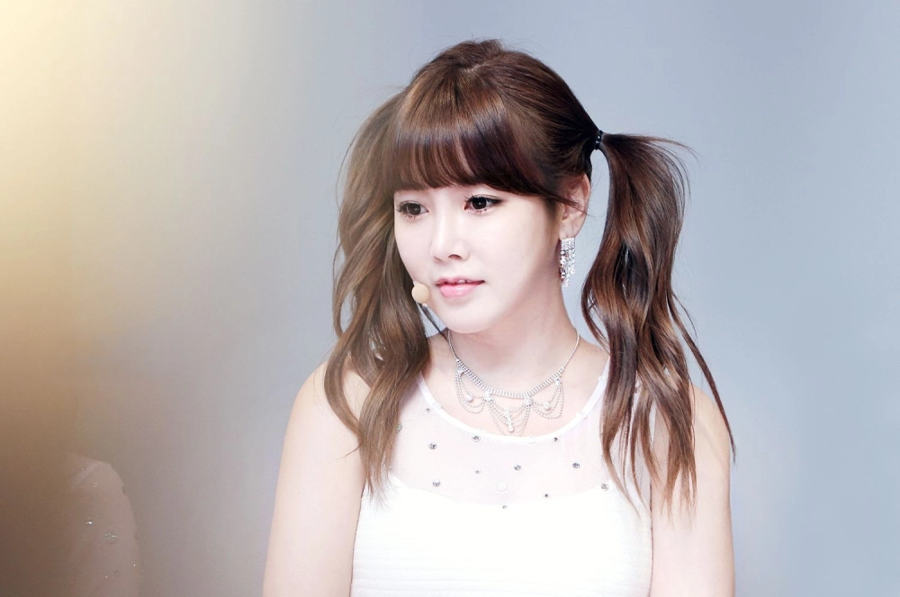 Discover Park So Yeon stunning charm through her smile