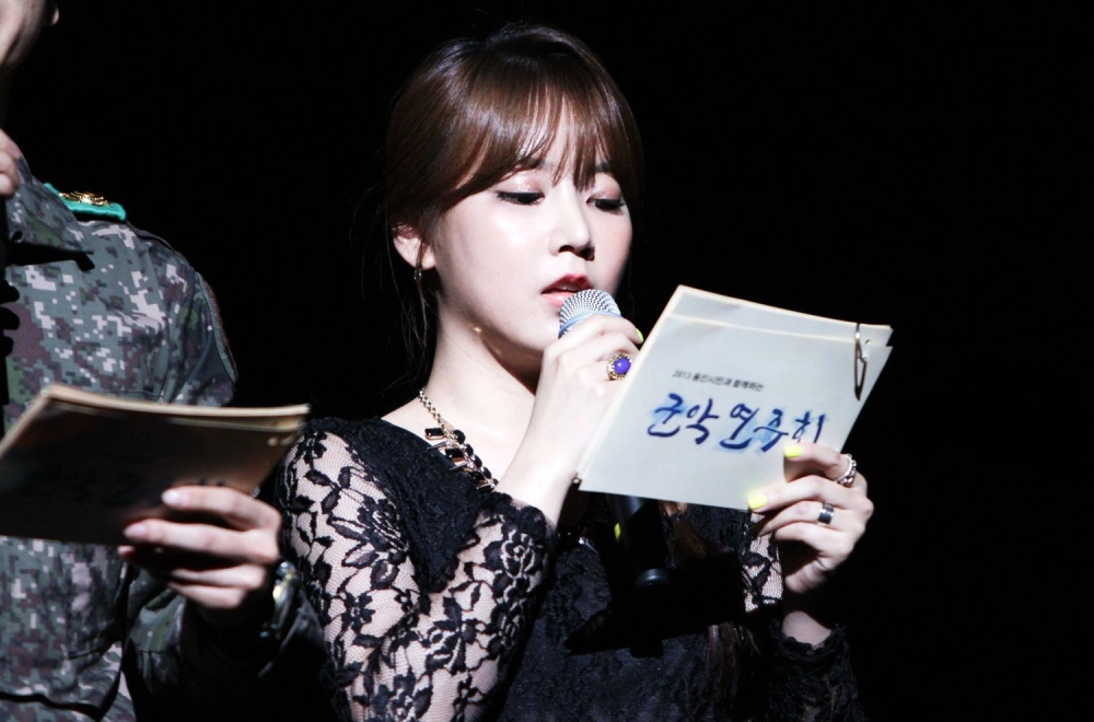 Unveil the soft charm of Park So Yeon in motion