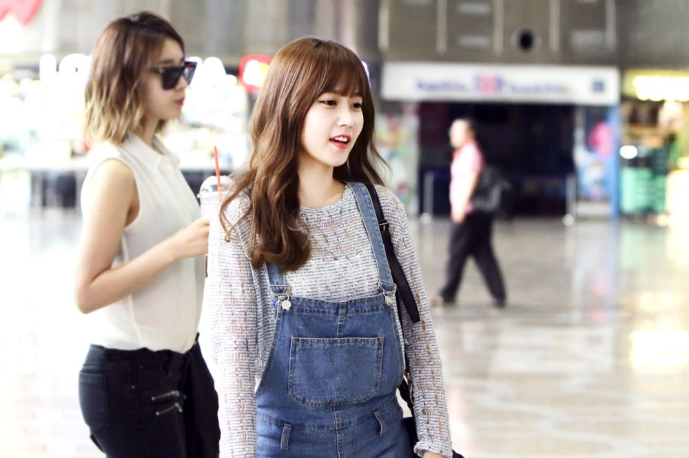 Park So Yeon shines with timeless beauty in every shot