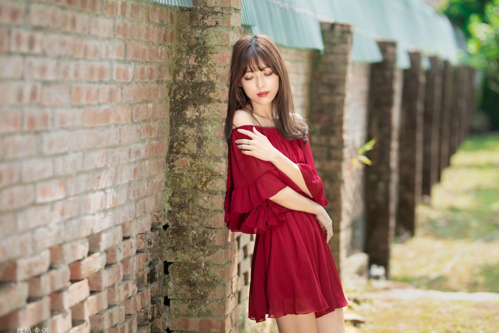 The alluring charm of Taiwan's Peng Lijia