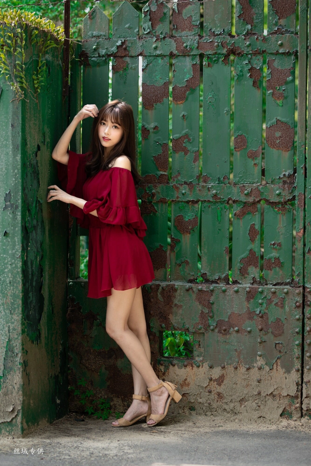 Taiwan's goddess of glam meet the stunning Peng Lijia