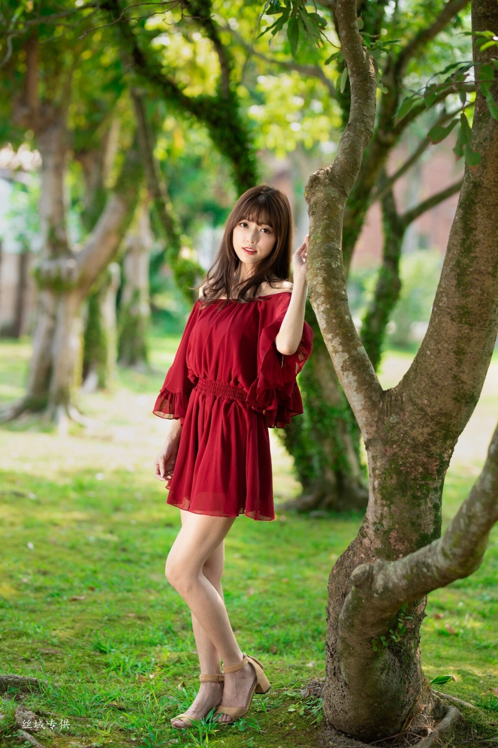 The allure of Taiwan beauty channeled by Peng Lijia