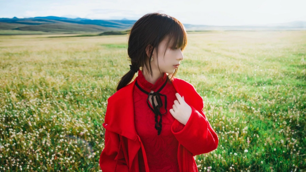 The serene beauty of Qin Jiujiu outdoors