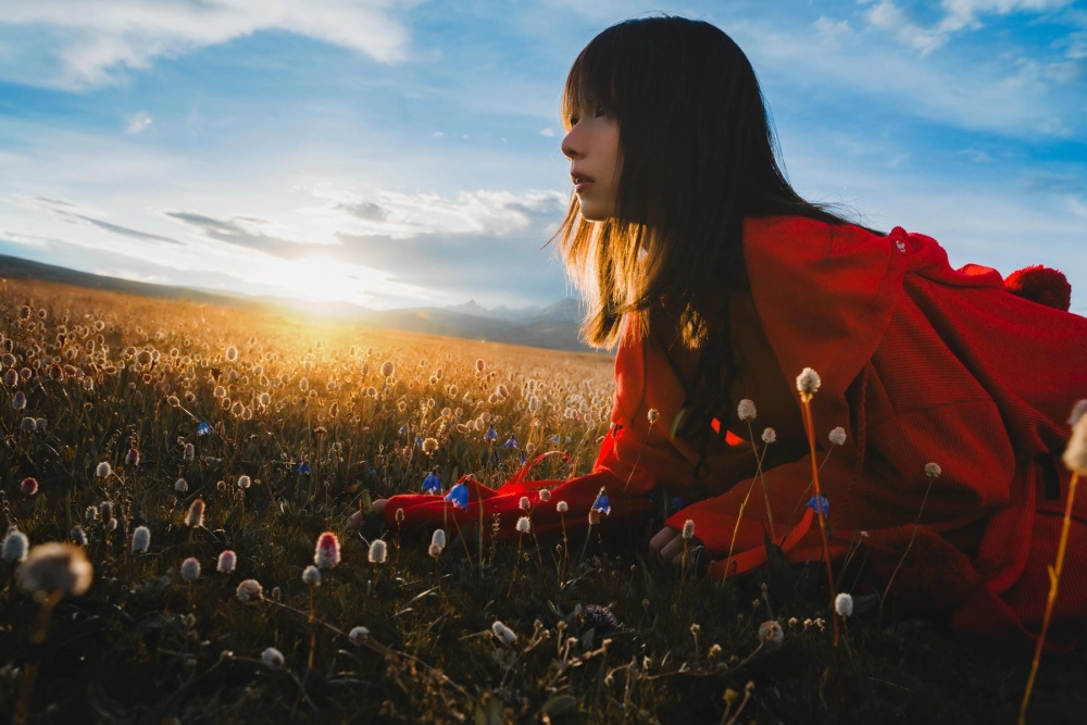 Qin Jiujiu in a beautiful natural landscape