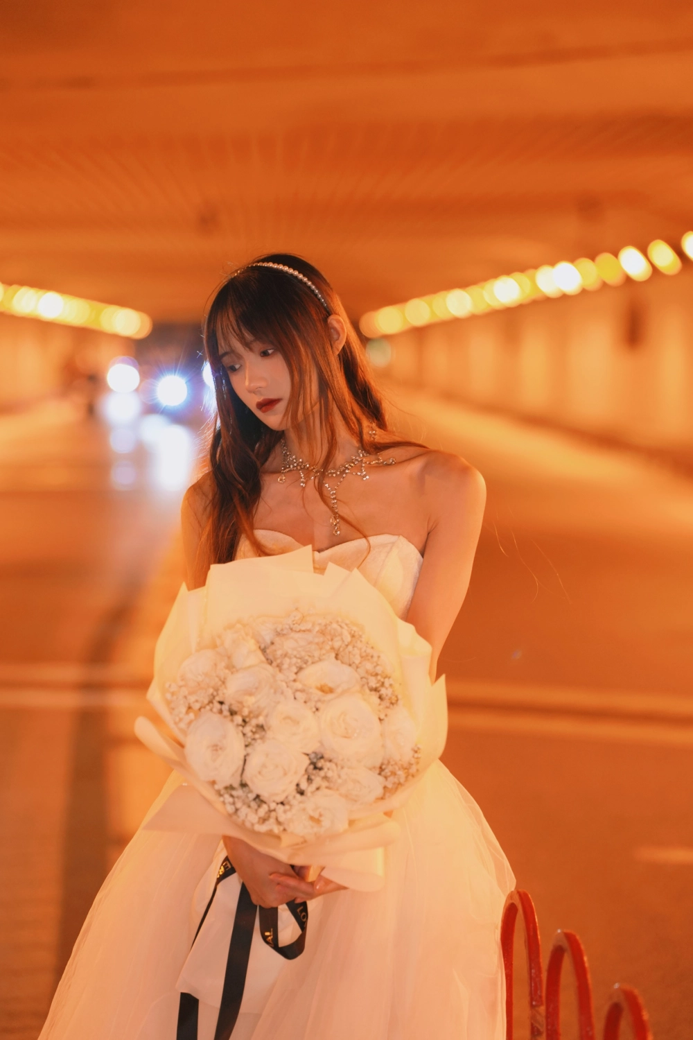 A classic bridal portrait of Rabbit Zzz doesn't eat carrots