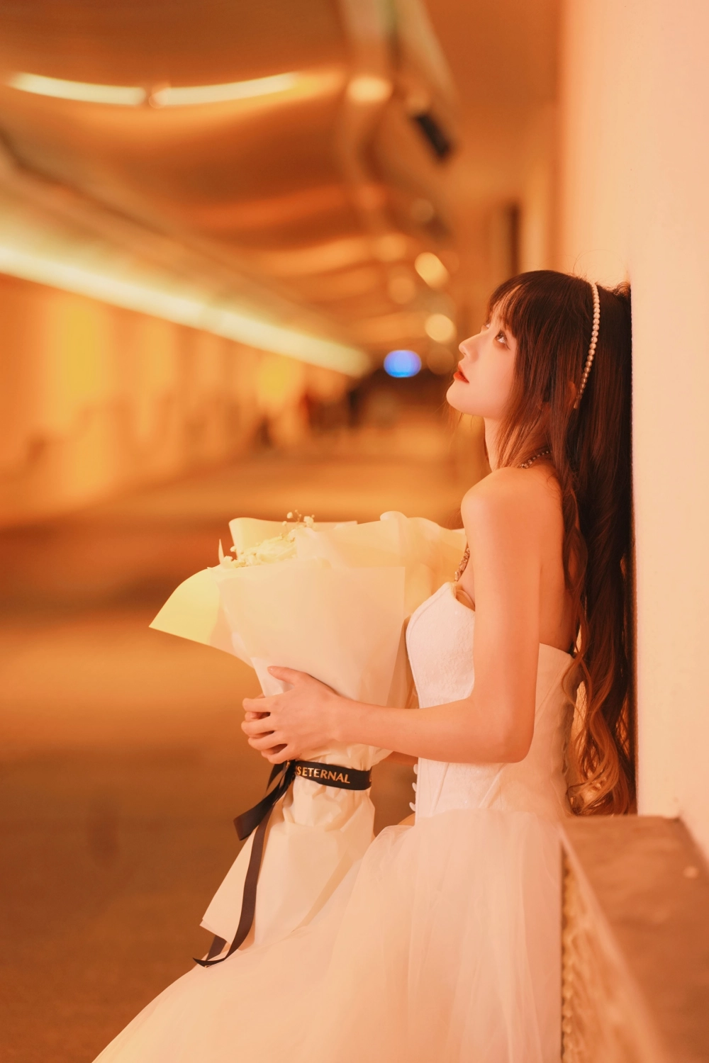 Modern bridal style by Rabbit Zzz doesn't eat carrots