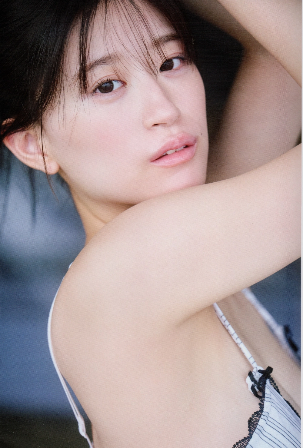 Witness the mesmerizing aura surrounding the idol Rei Jonishi
