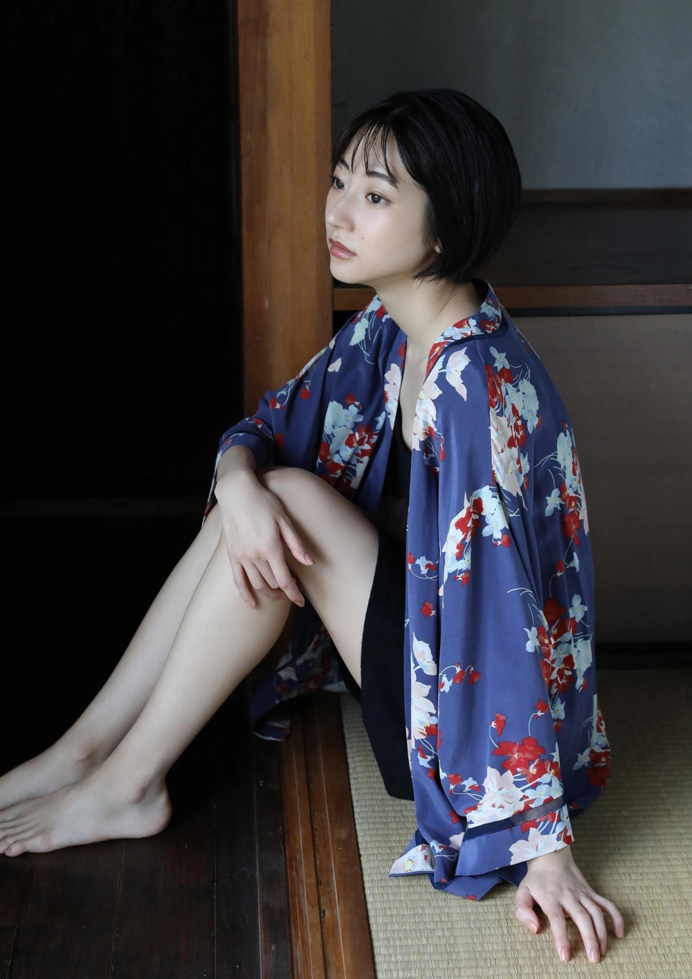 Mesmerizing curves and face from Rena Takeda