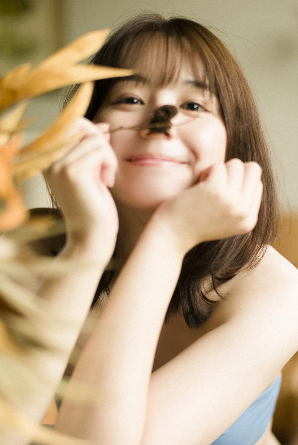 A moment of pure fascination with the magnetic Rina Koike