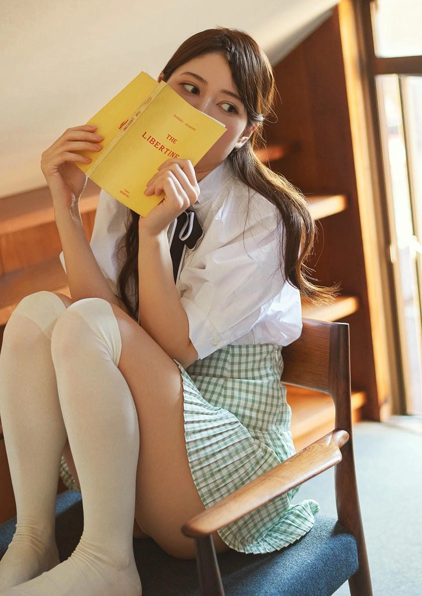 When Risa Yukihira owns the lens the world stops 