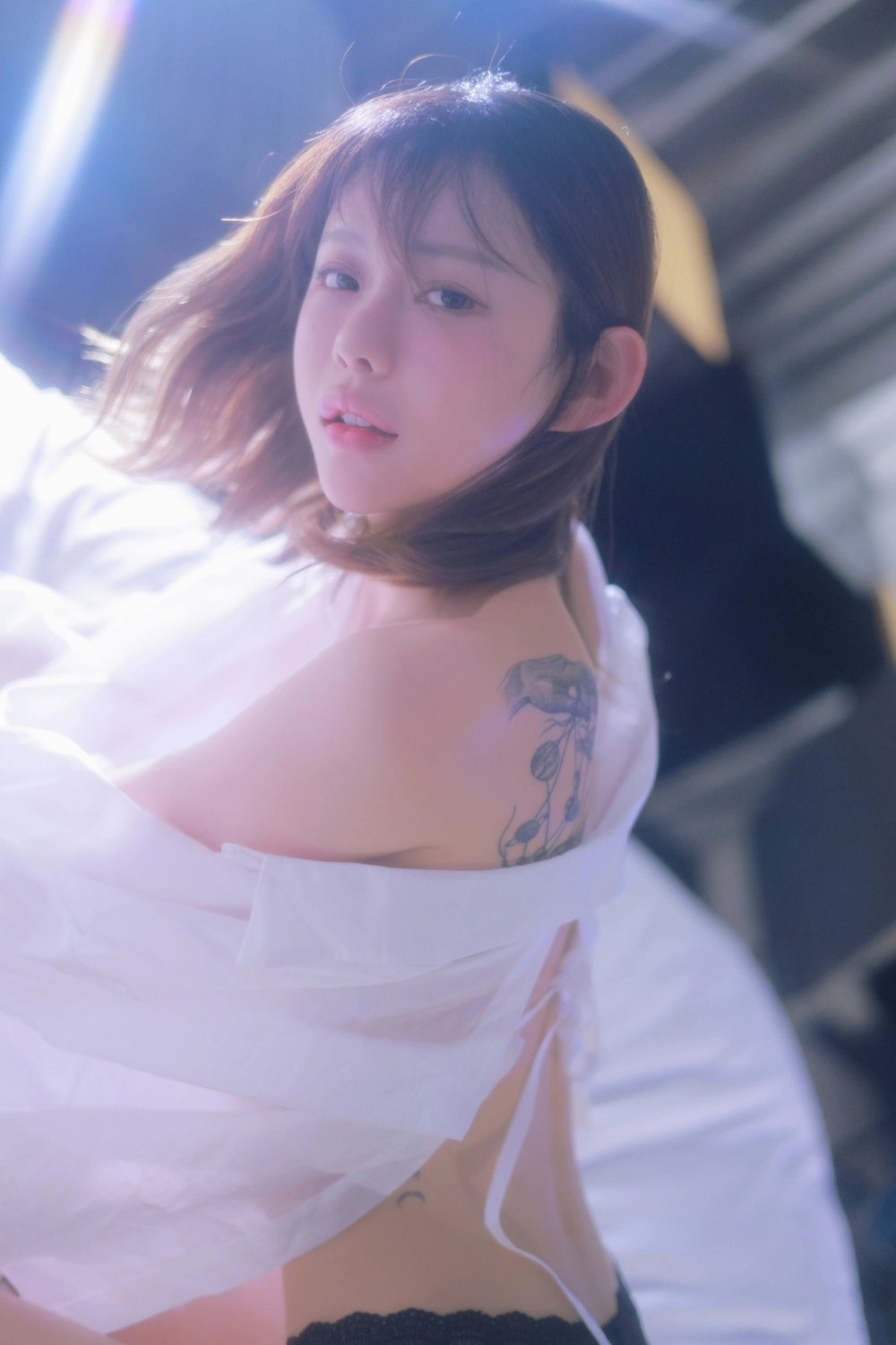 Romi's photos reflect beauty and fashion