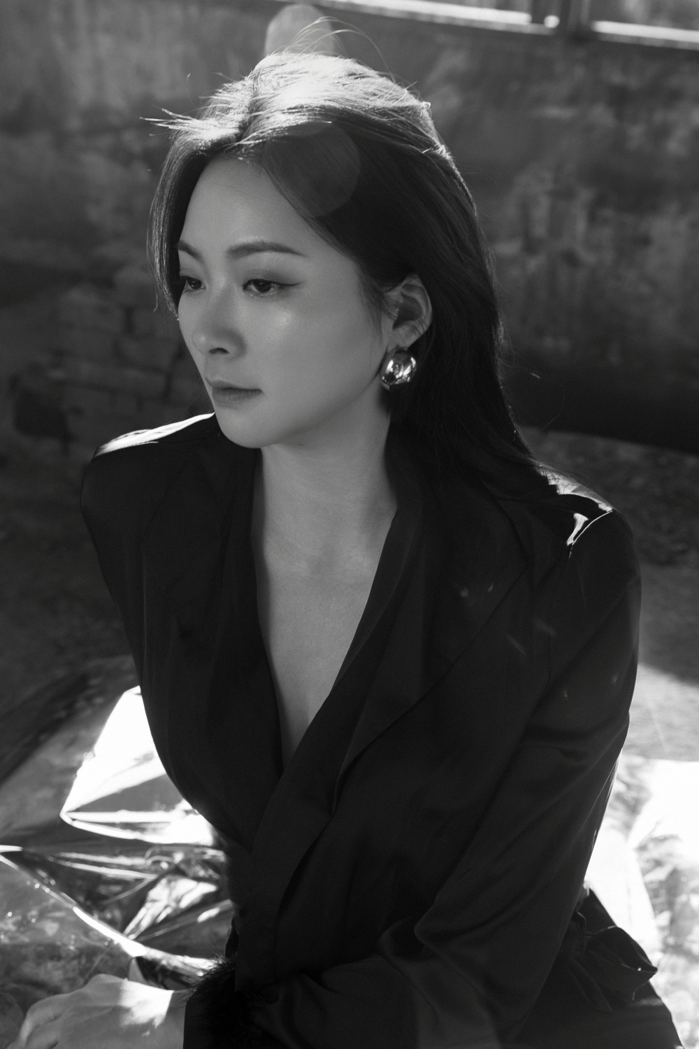 Exuding confidence and a passionate Rong Er atmosphere