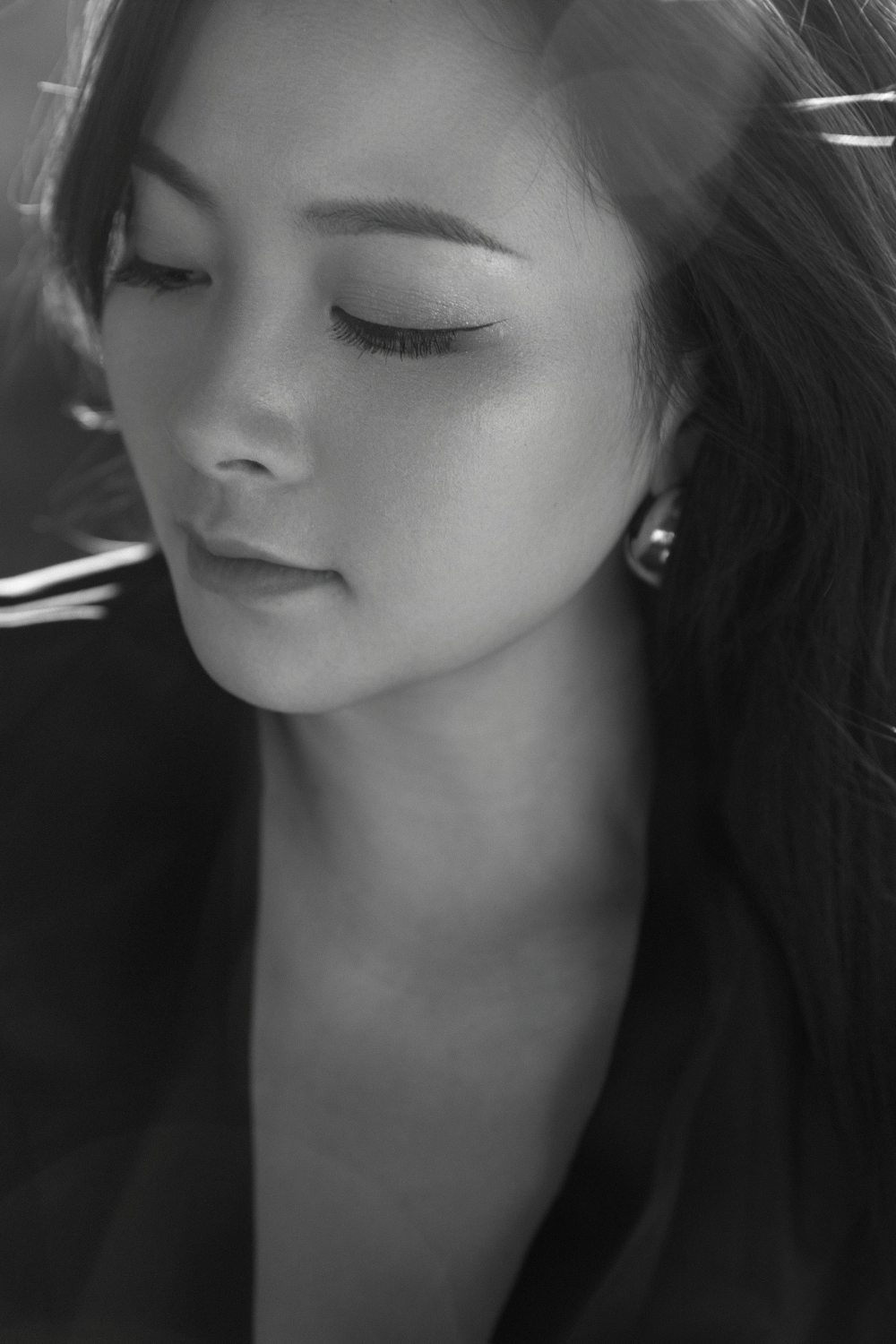 Witness the breathtaking charm of a true Rong Er muse
