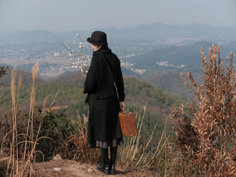 Golden hour magic with Rong Er in an outside photo set