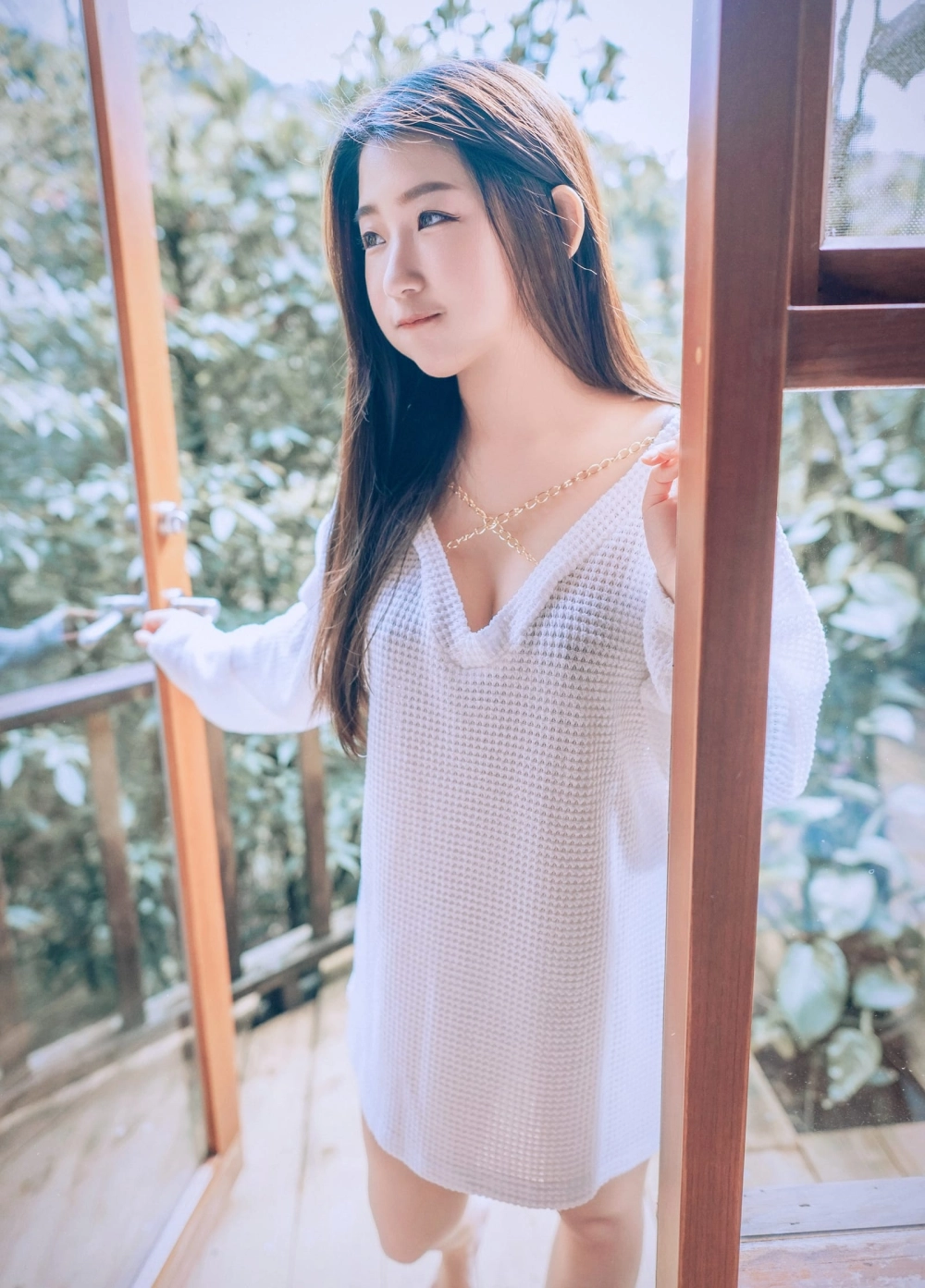 A candid moment with Rou Bao outdoors