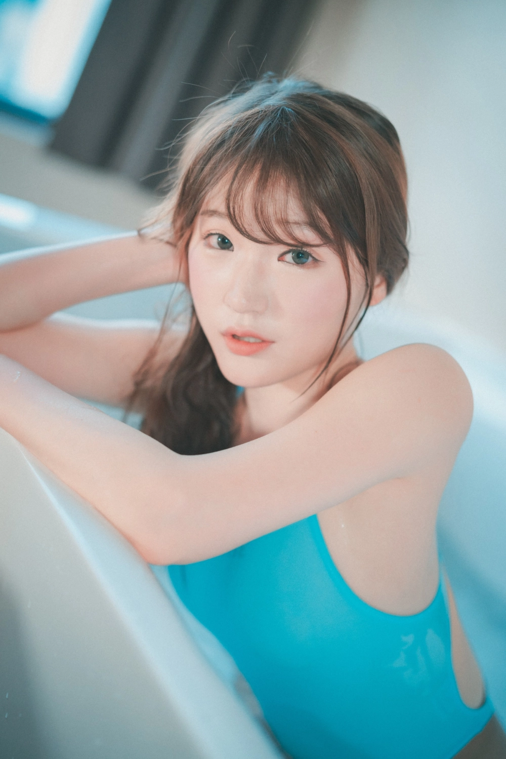 Iconic poses shared by Sandeul