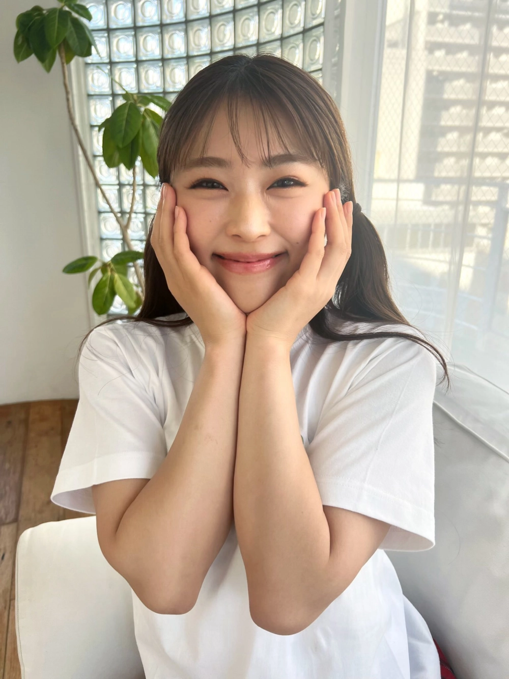Sayaka Miyuki radiates a confident, sophisticated charm