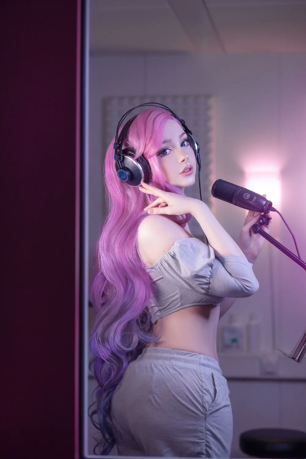 SayaTheFox embodies charm and perfection