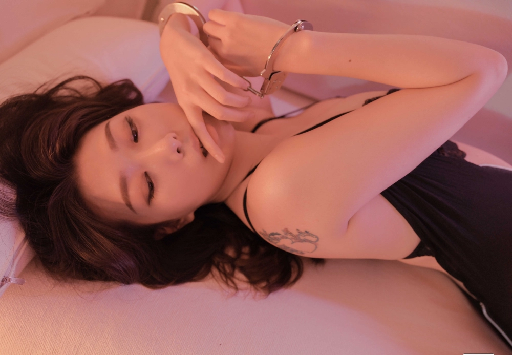 Shany reveals elegance in natural light