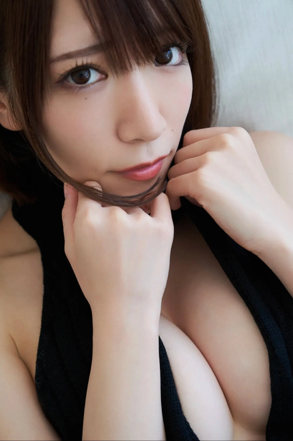 Admire the sensual aura of Shimizu Airi 