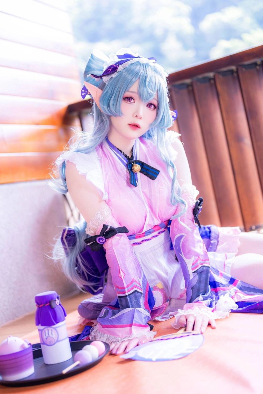 She wears the frosty charm of Shimotsuki Shimo effortlessly