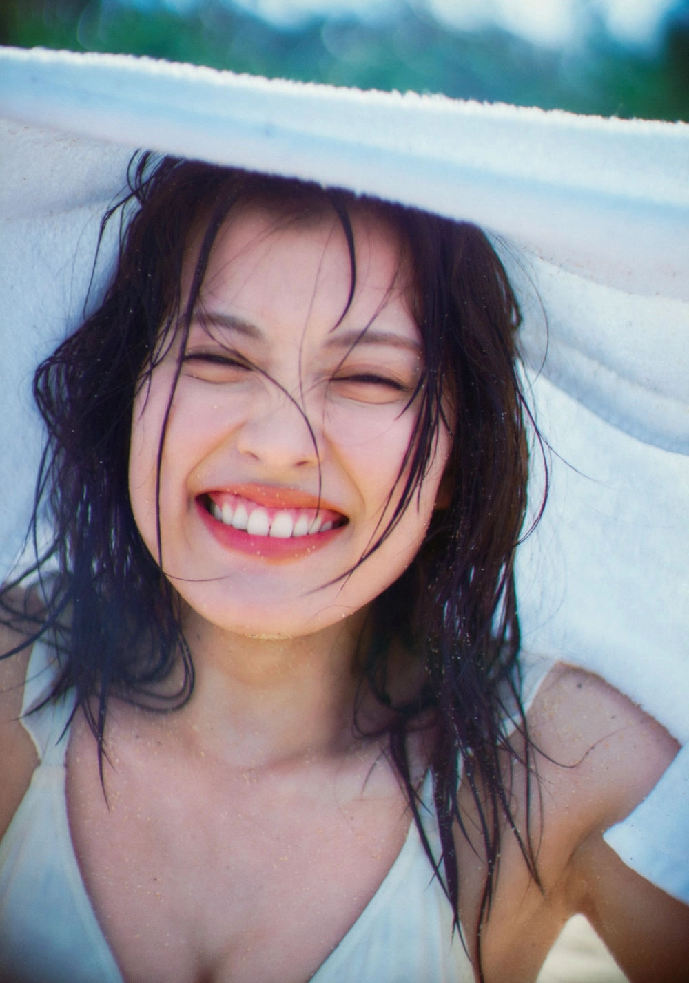 Her innocent smile a trademark of charming Shino Takeuchi 