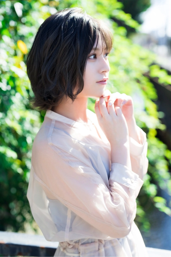 Shiori Sato a striking example of Japanese elegance
