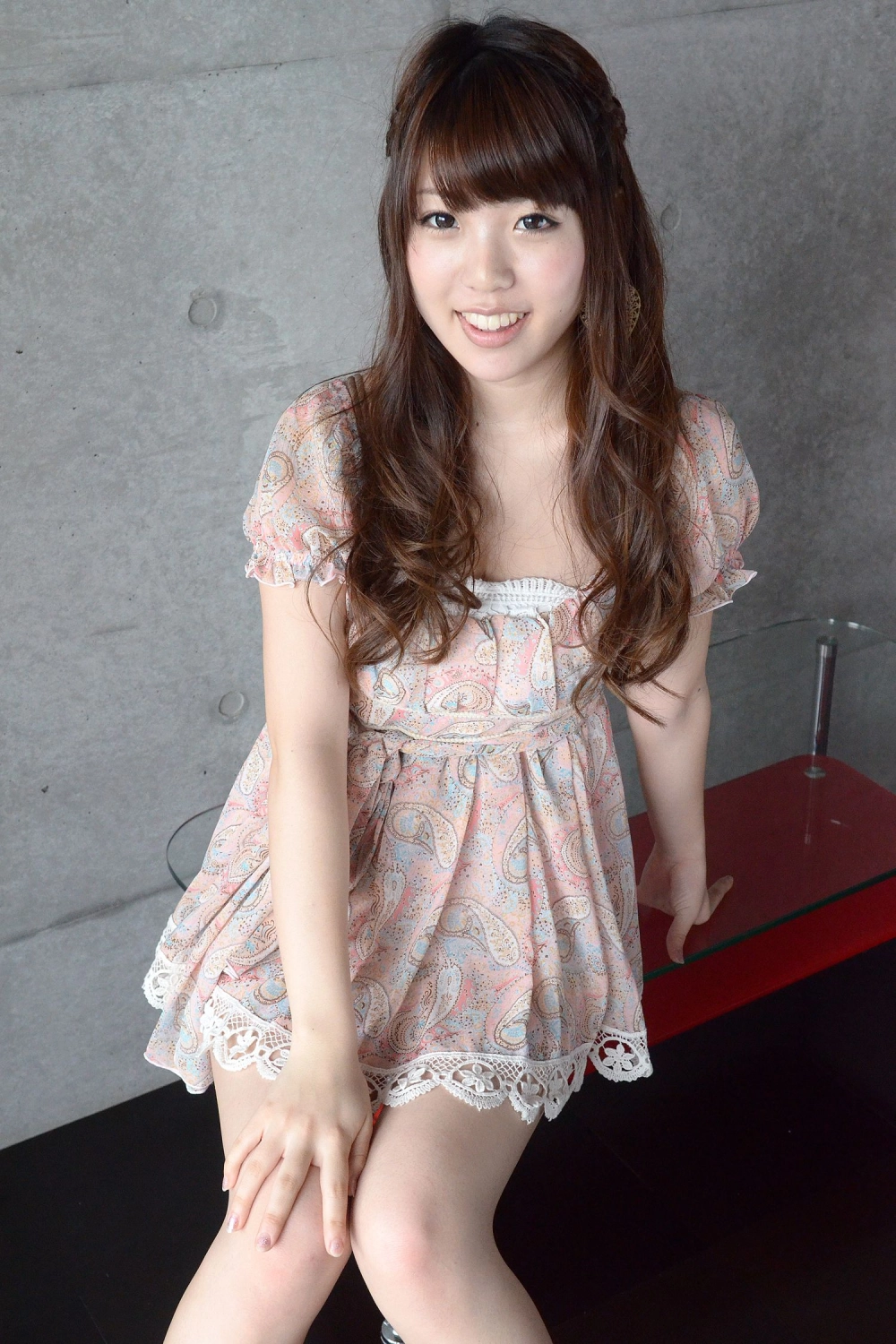 Her captivating gaze reveals the deep soul of Shiraishi Mizuho