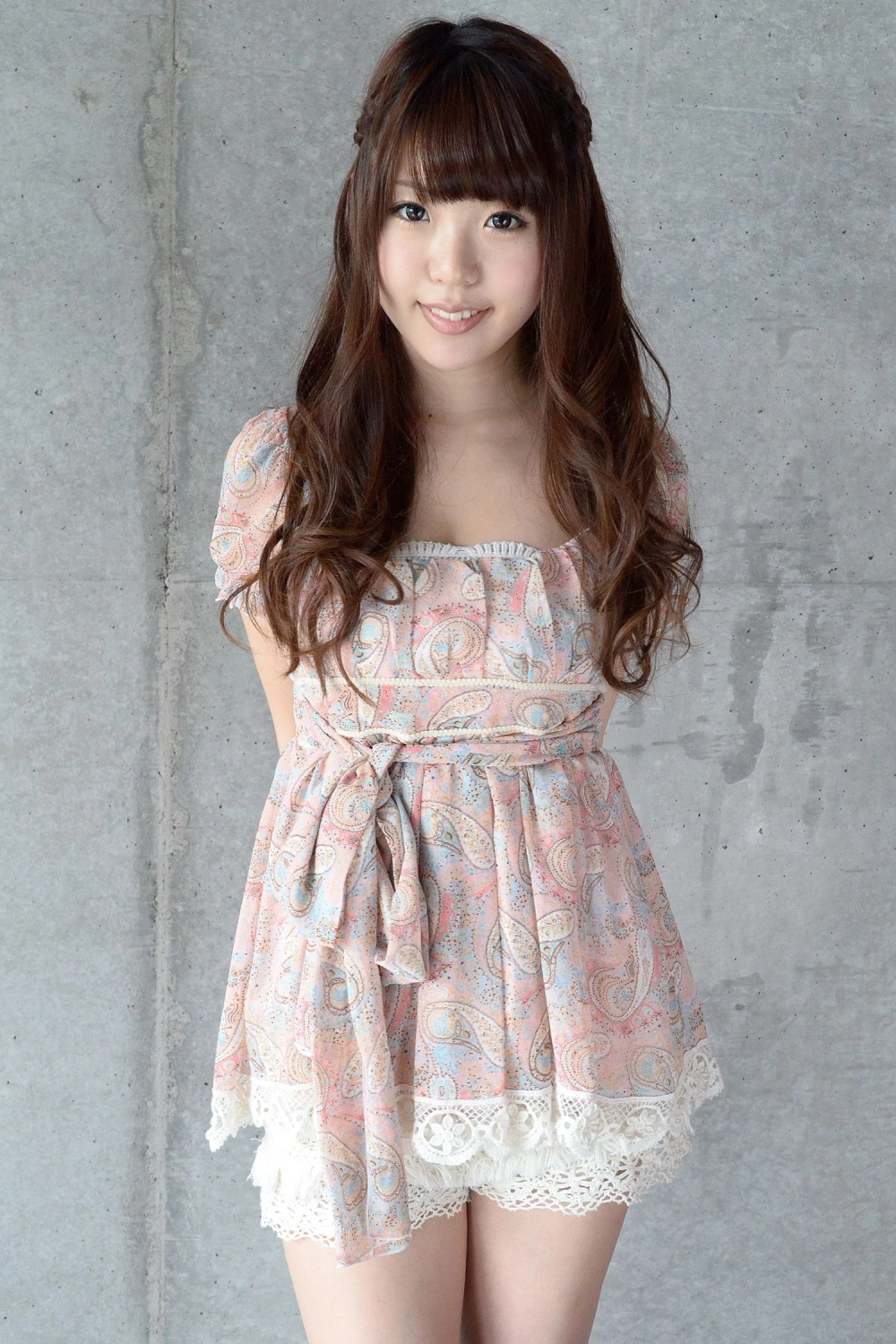 Her subtle smile a trademark of charming Shiraishi Mizuho