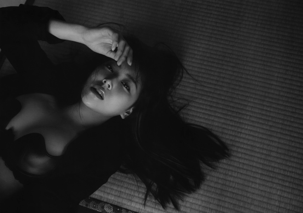 The flawless beauty and curves of gorgeous Shirakama Miru