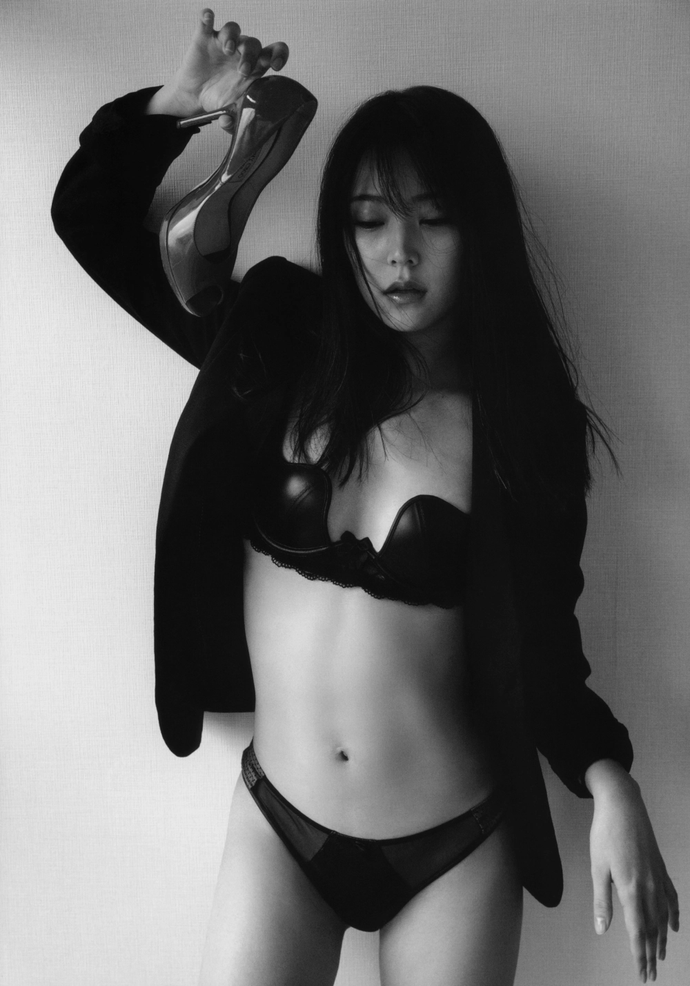 Shirakama Miru radiates a confident, sophisticated charm