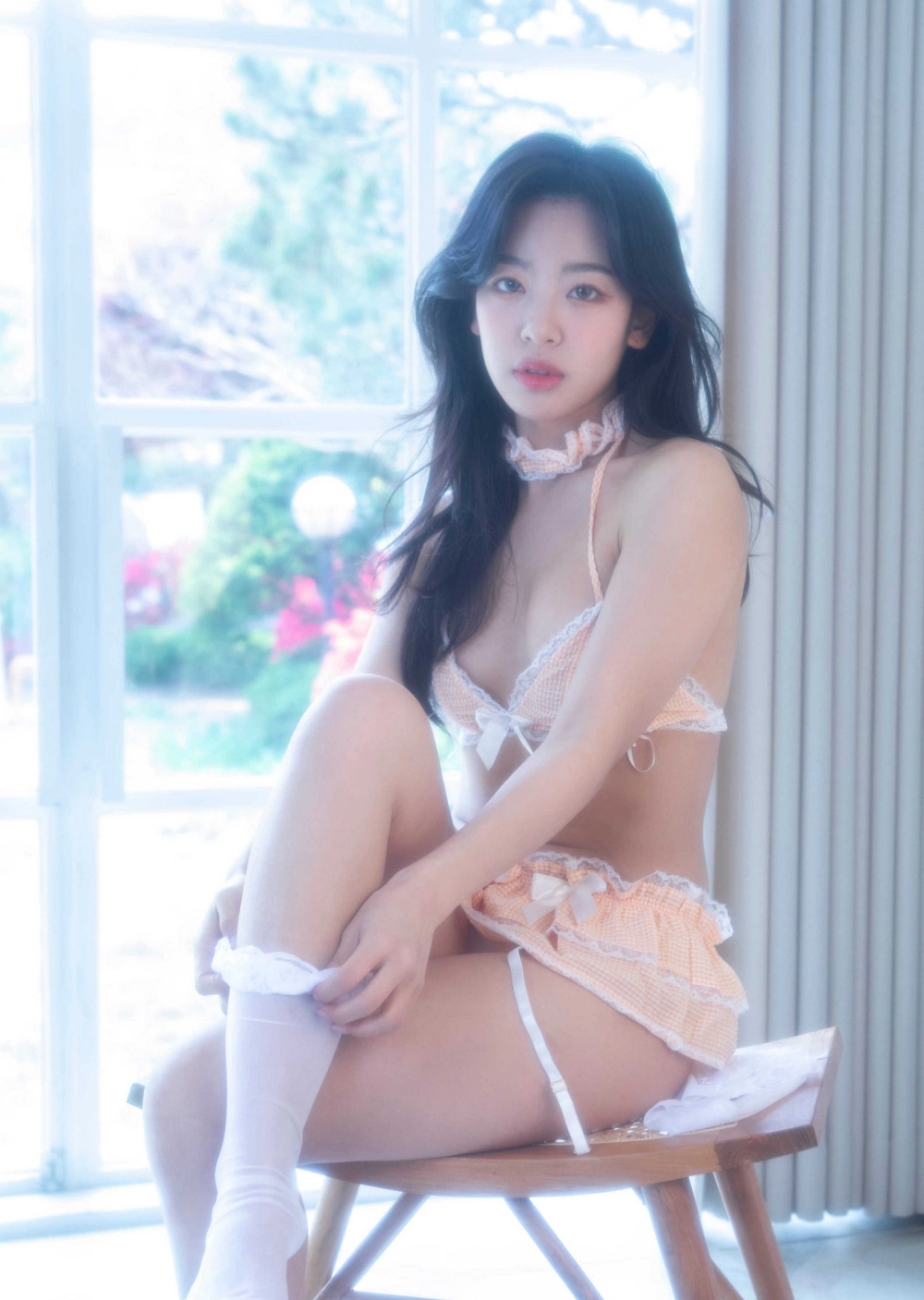 Discover So Young (경이) in every charming look