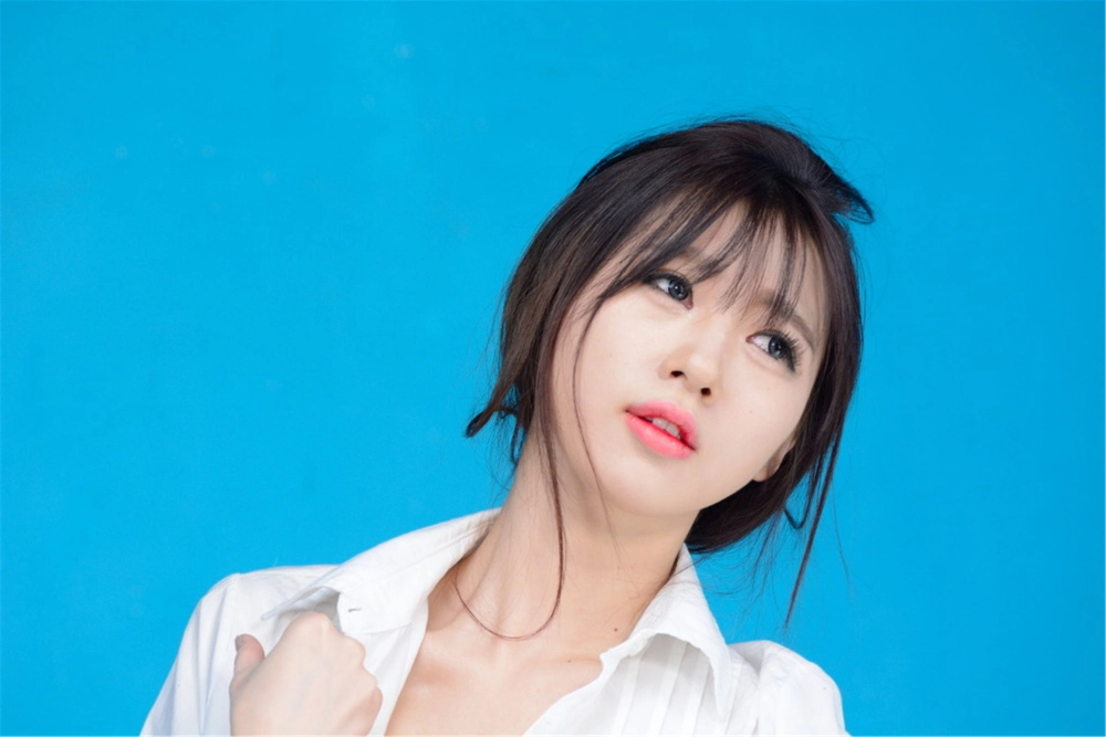 Step into the dreamy world of Song Zhue photo