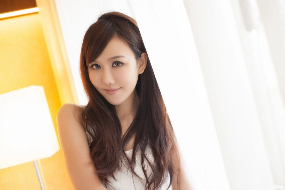 Stealing hearts with that subtle hypnotic Lin Ruiyu glance