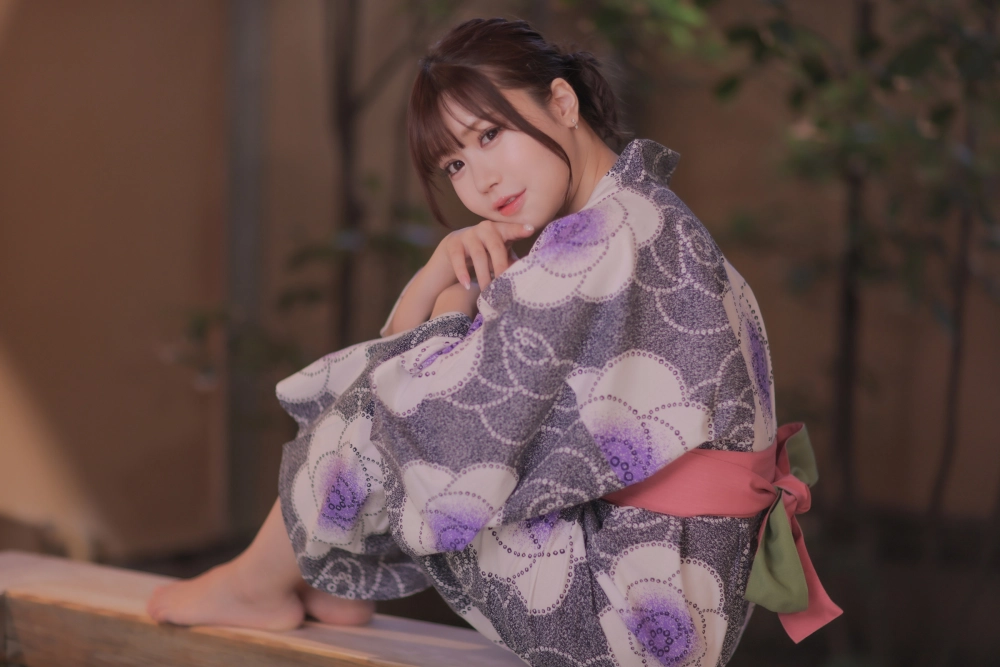 Sugasawa Yuka shines with timeless Japanese sensual beauty
