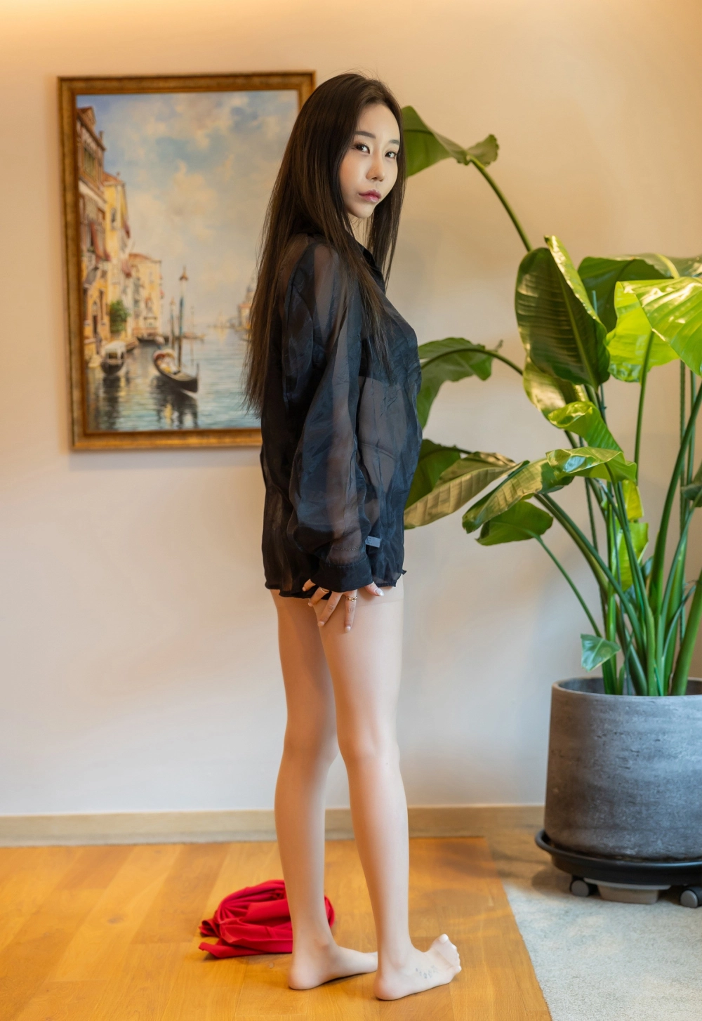 Sujin radiant look lights up social feeds