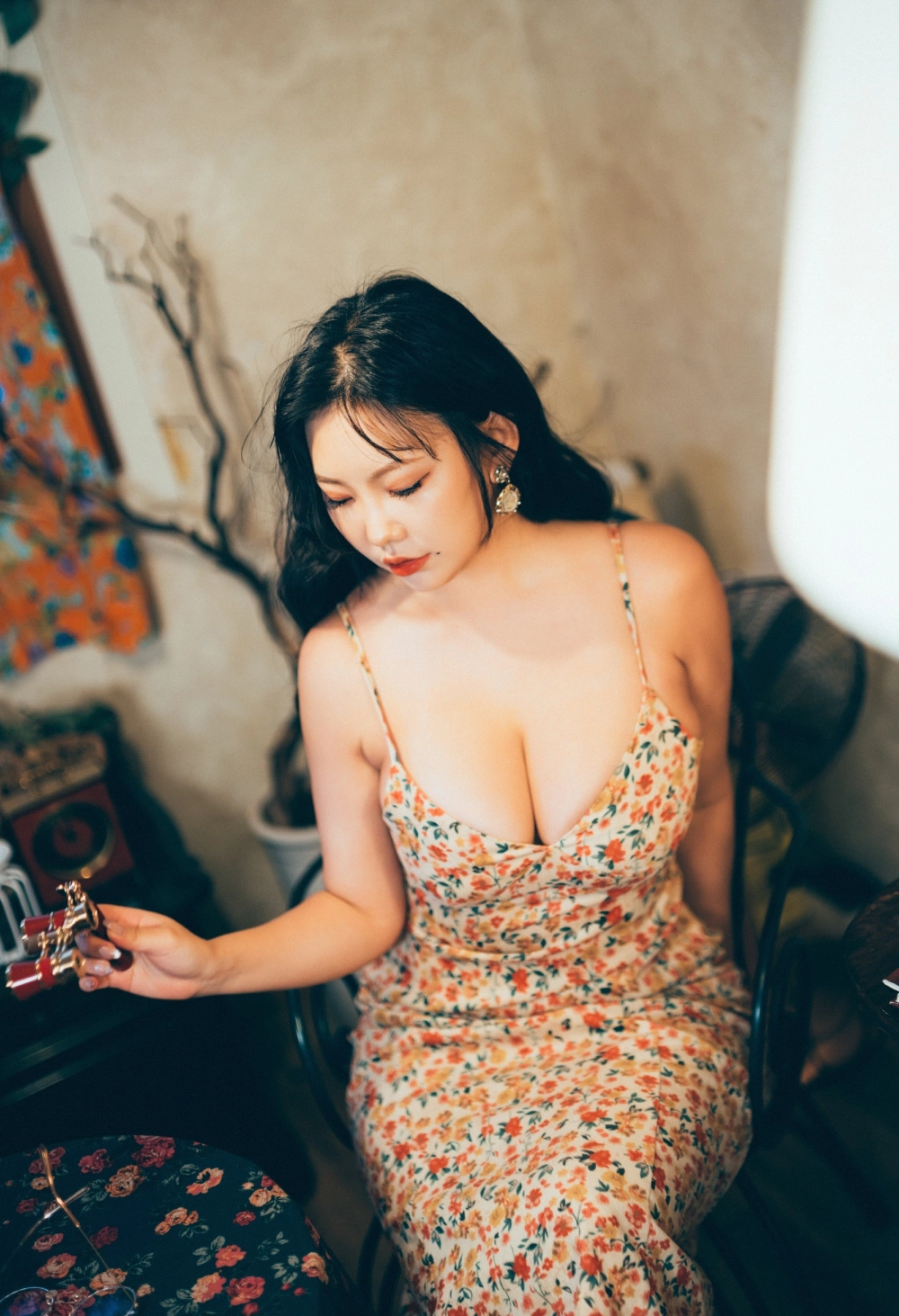 Discover stunning looks with Sunhye today