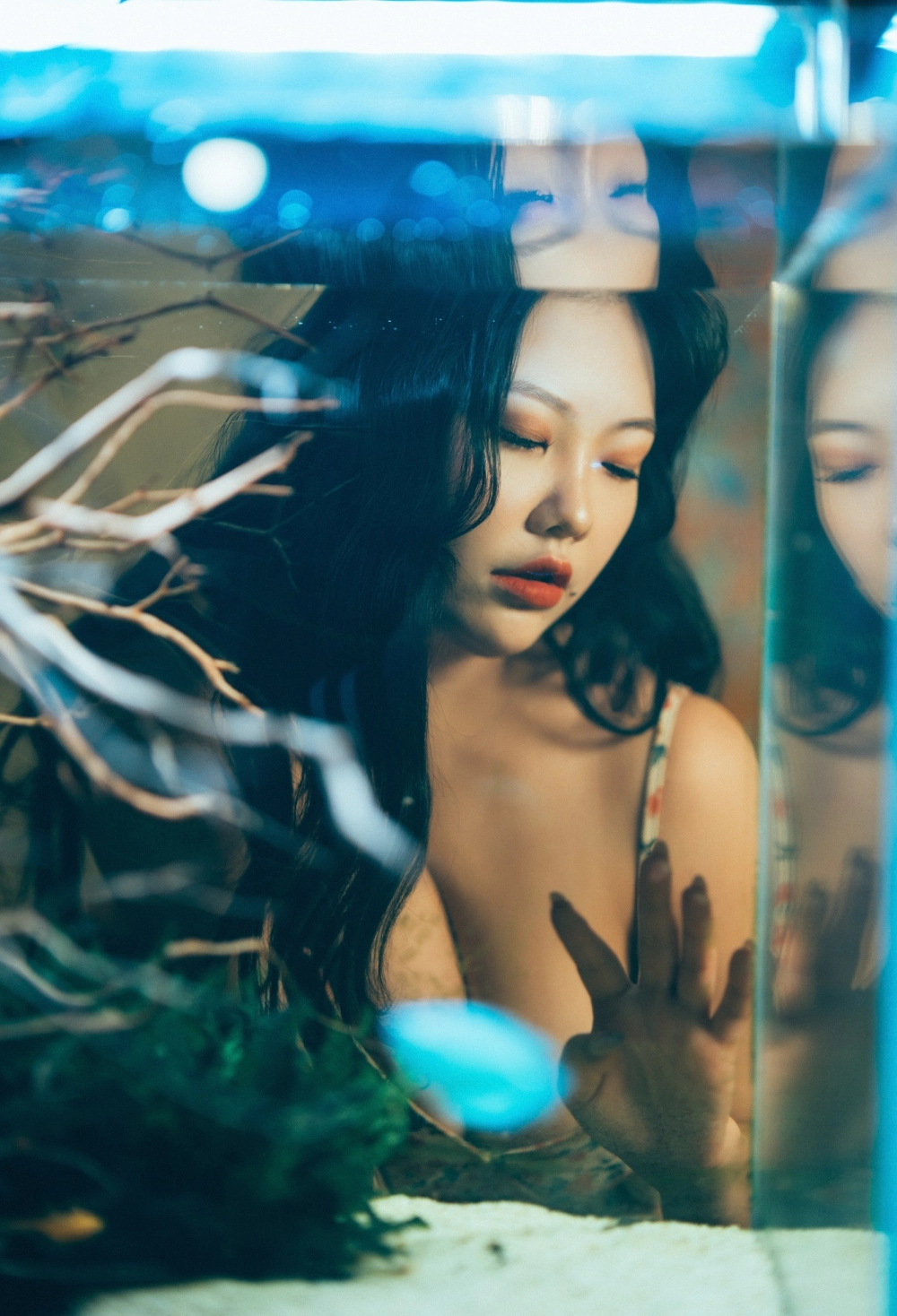 Follow Sunhye for fashion and beauty tips