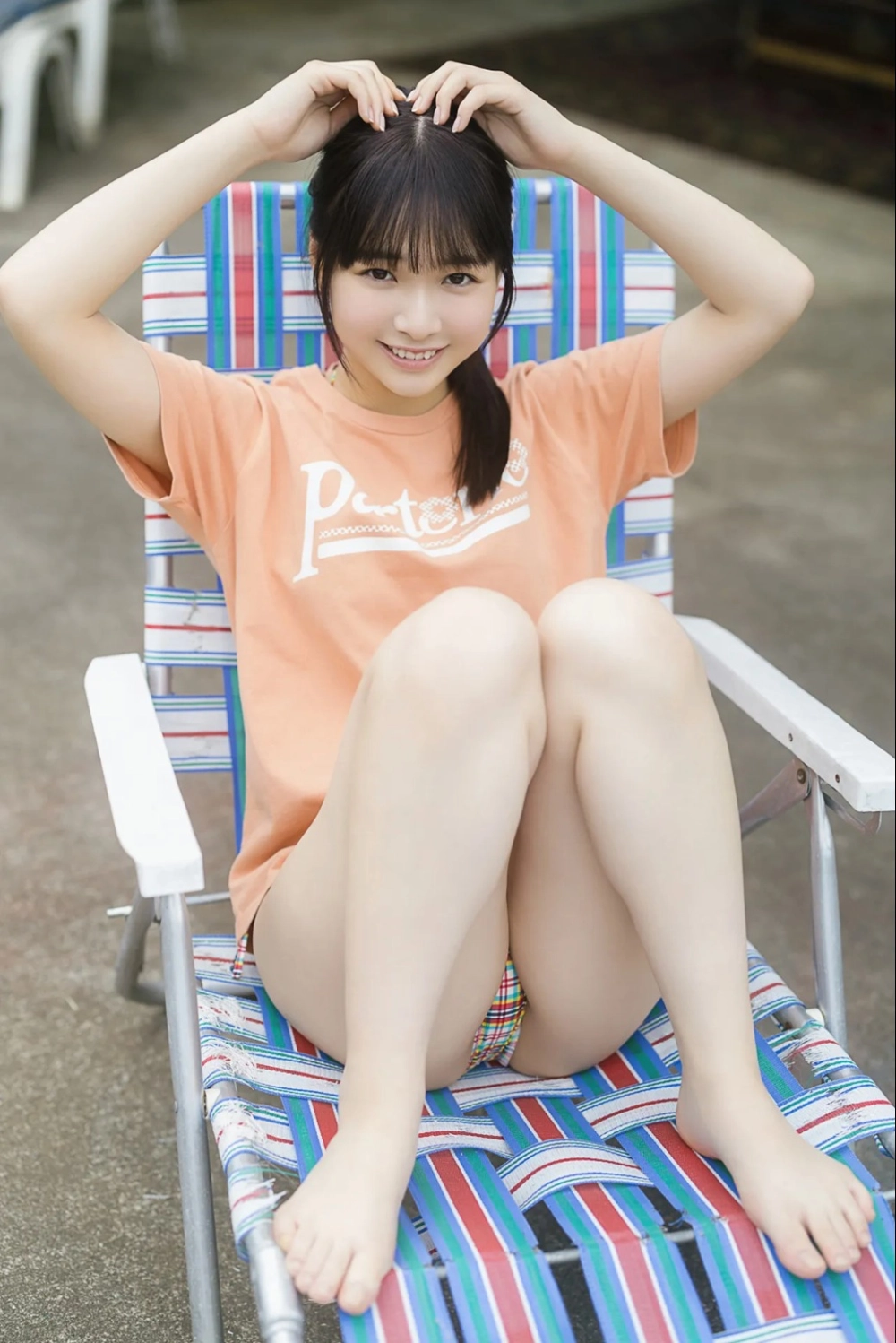 Her captivating gaze reveals the deep allure of Suwon Noya 