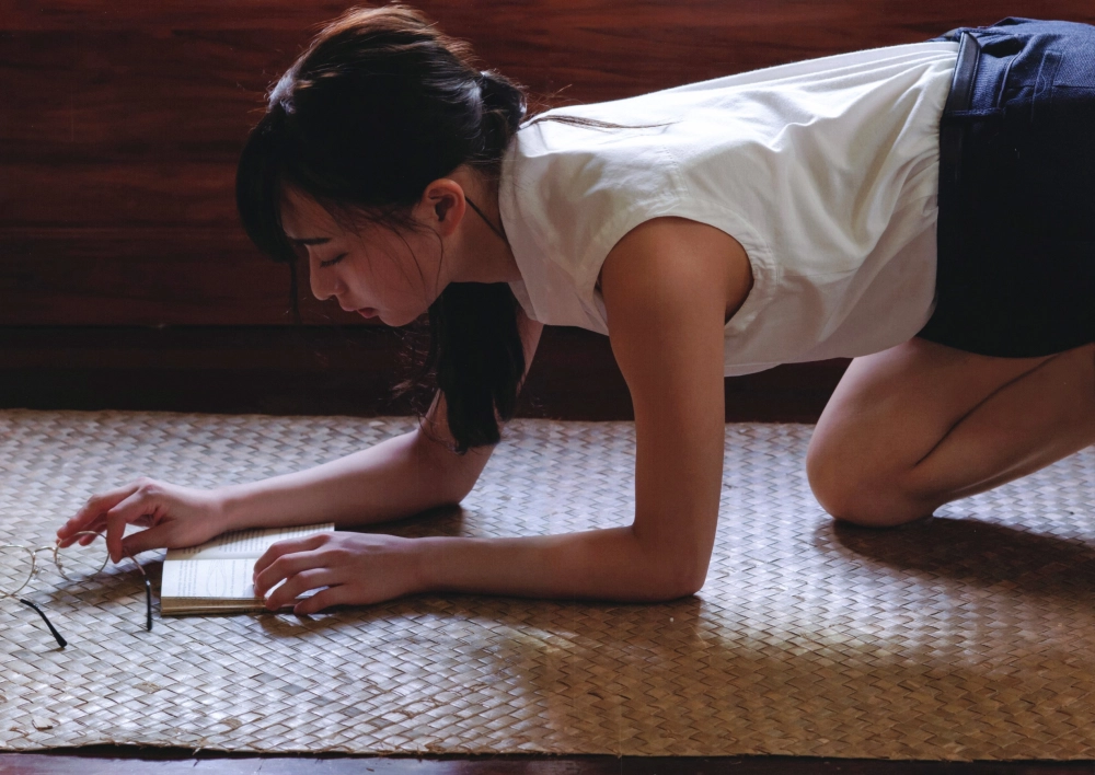 Fans adore Suzuki Ayane in breathtaking new shoots