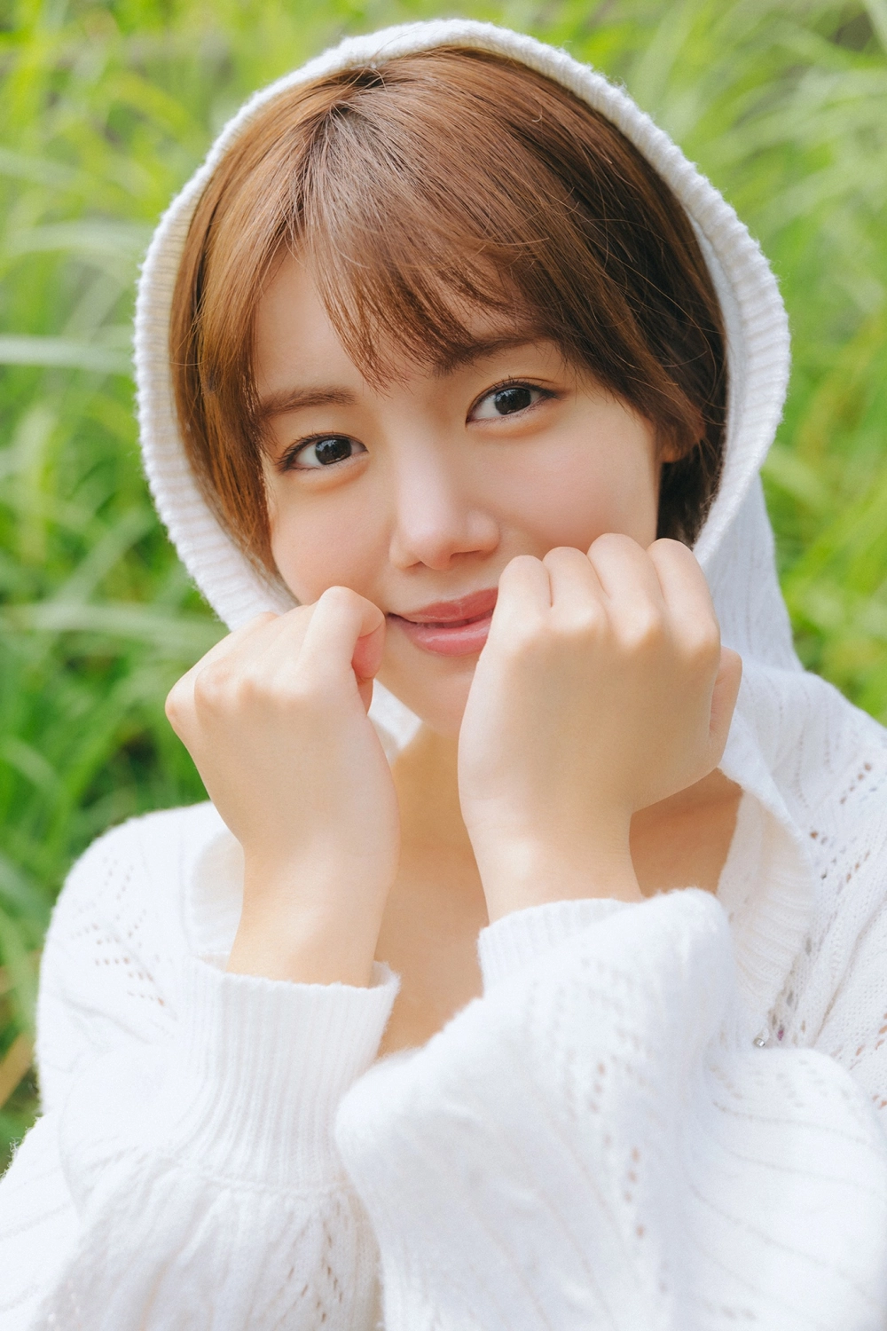 Her seductive gaze holds pure Tachibana Shion power 