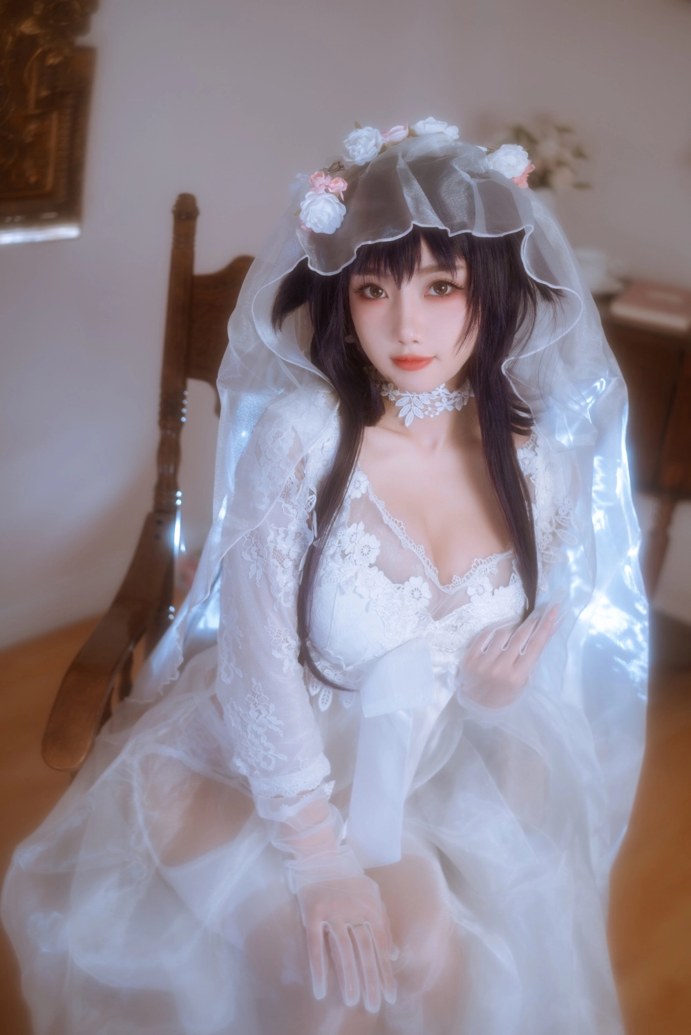 The stunning lace details on Tao Nuan Jiang's dress