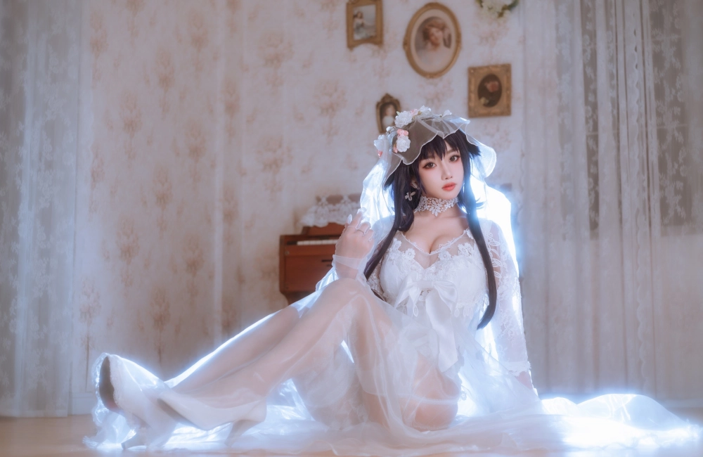 Tao Nuan Jiang's enchanting bridal smile