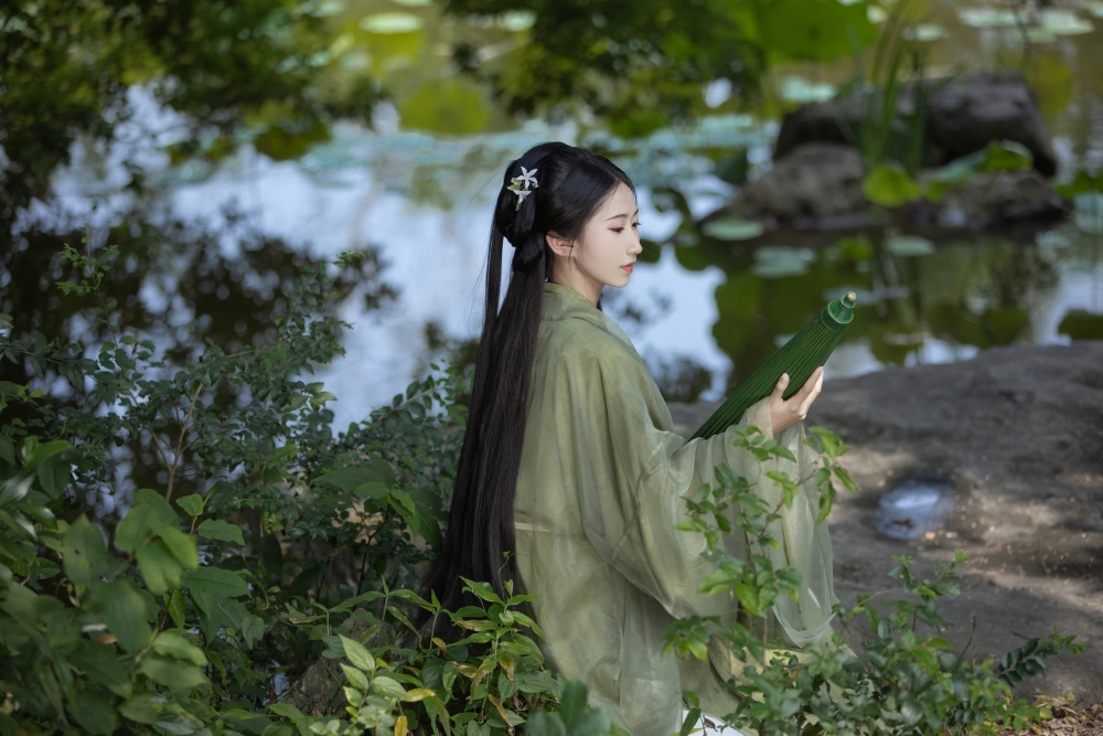 An artistic shot showcasing the classical style of To Xiao Bei