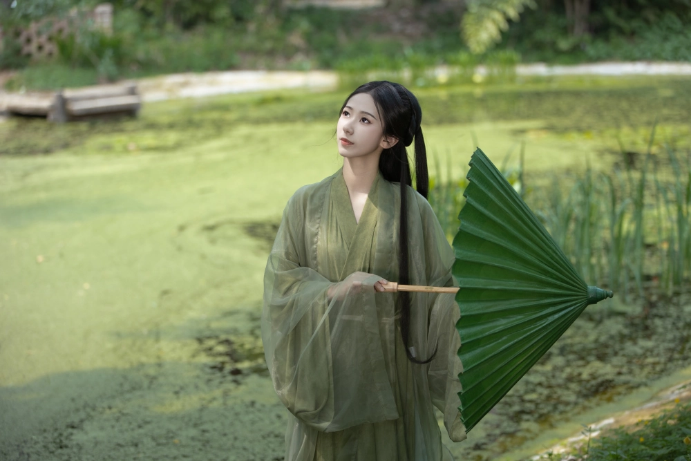 The gentle and poised presence of To Xiao Bei